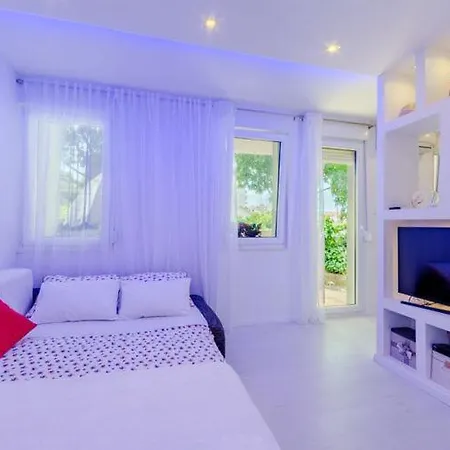 Luce Mala St - With Terrace Apartament