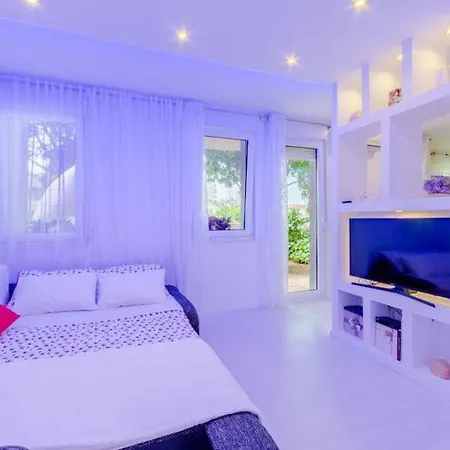 Luce Mala St - With Terrace Lejlighed